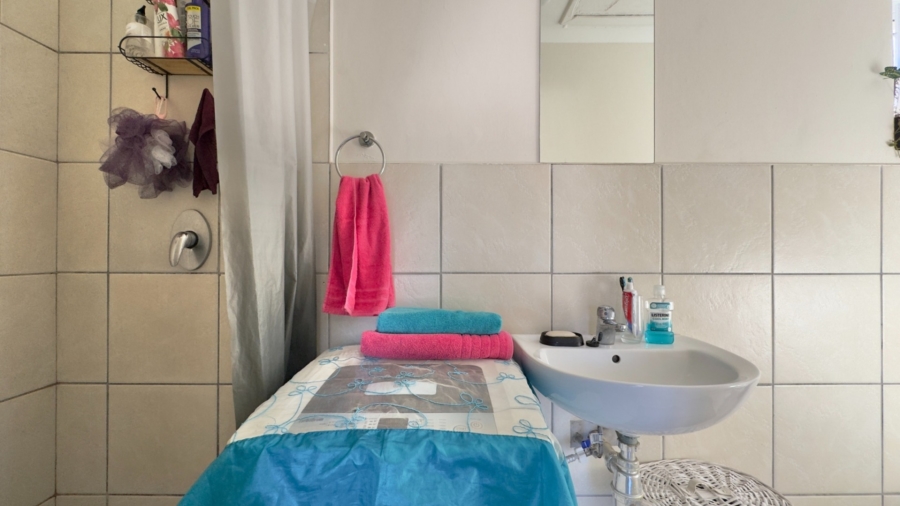 To Let 1 Bedroom Property for Rent in Whispering Pines Western Cape